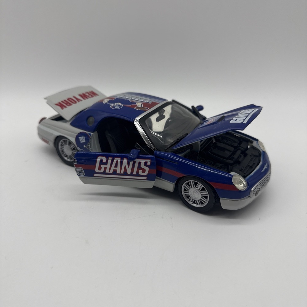 New York Giants 2002 Ford Thunderbird Metal Die cast Car 1:24 Scale Football